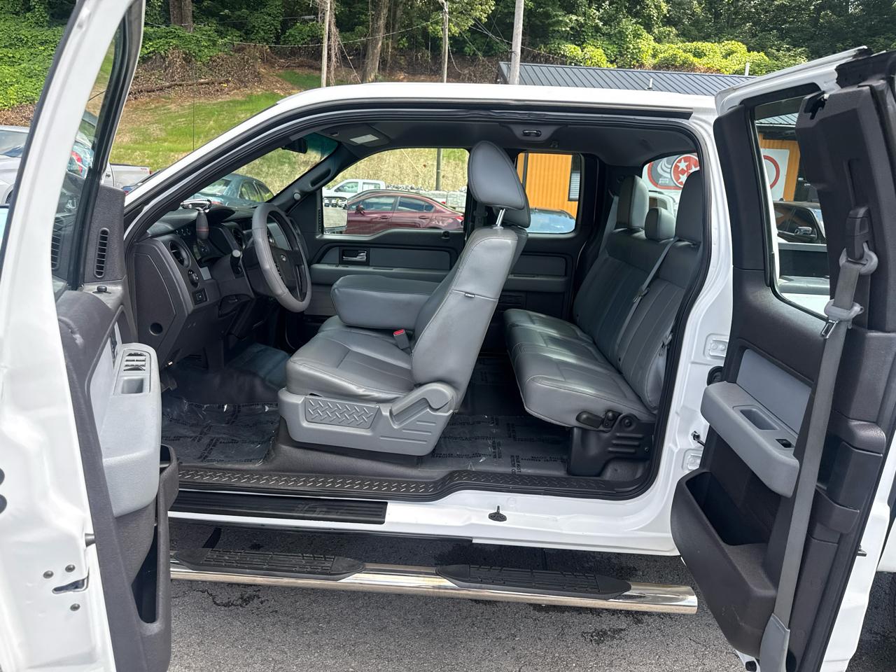 Ford F-150 XL SuperCab 8-ft. Bed 4WD 2013