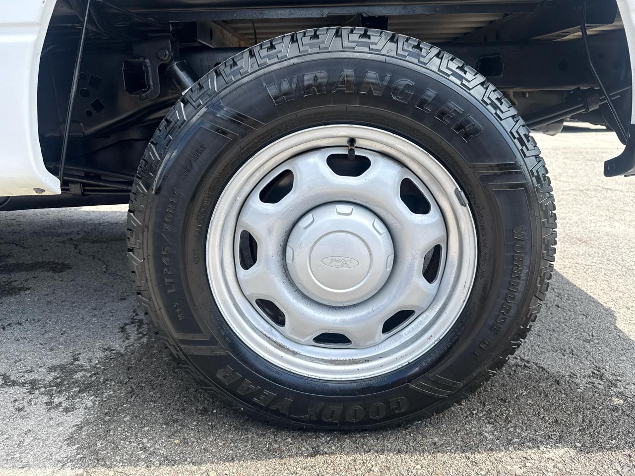 Ford F-150 XL SuperCab 8-ft. Bed 4WD 2013