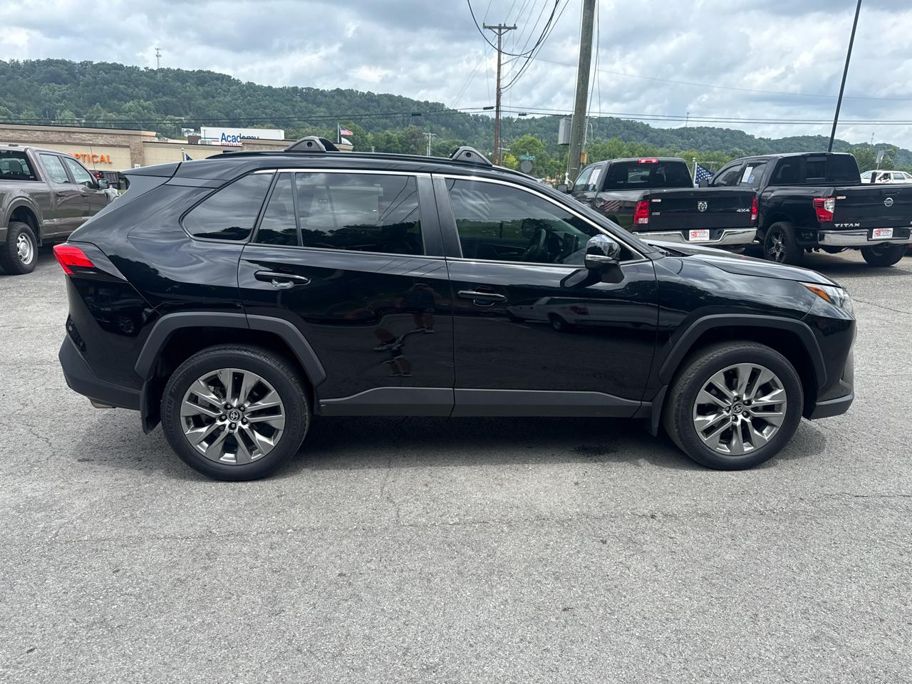 Toyota RAV4 XLE Premium 2023