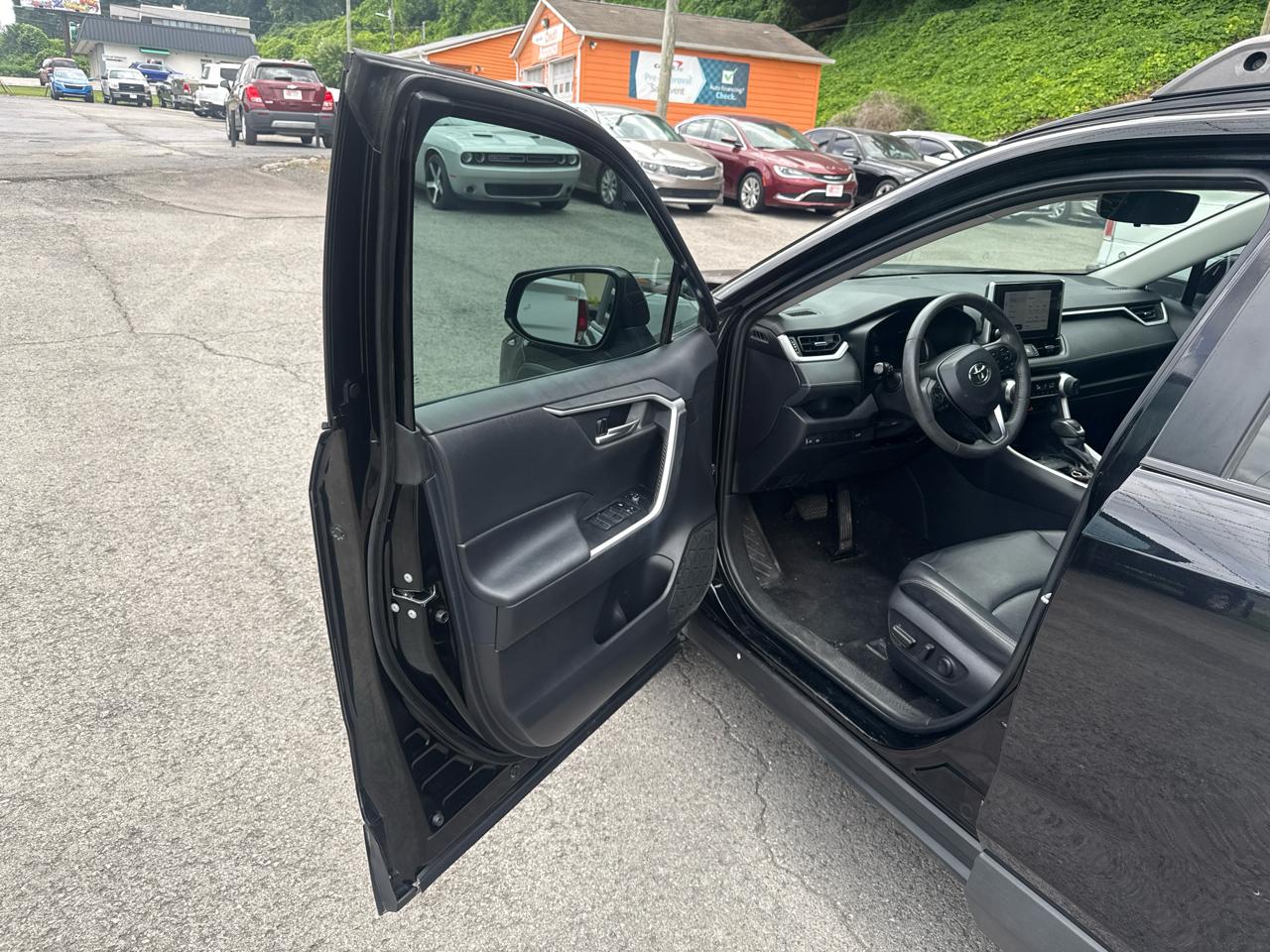 Toyota RAV4 XLE Premium 2023