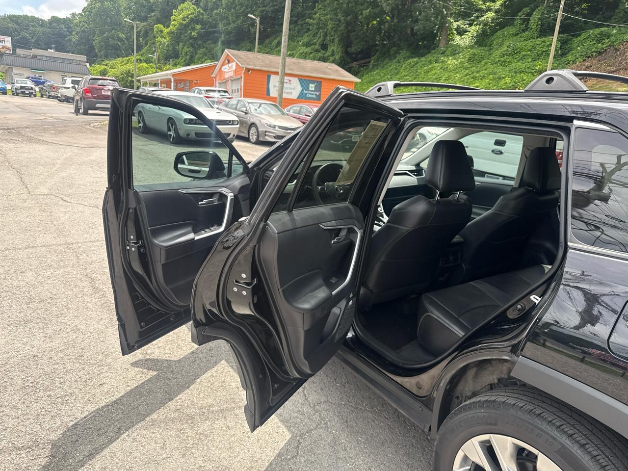 Toyota RAV4 XLE Premium 2023