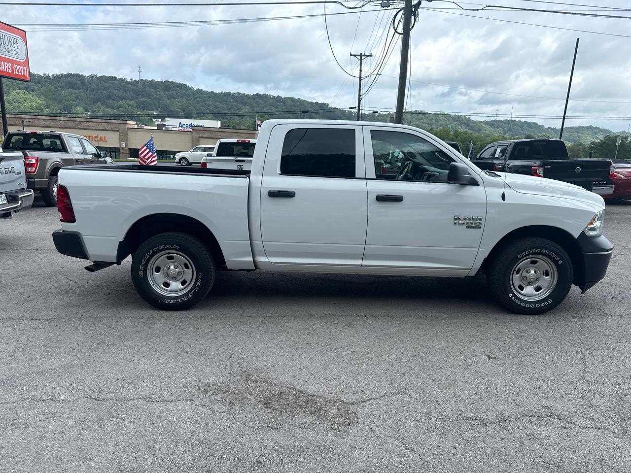 RAM 1500 Classic Tradesman Crew Cab SWB 4WD 2020