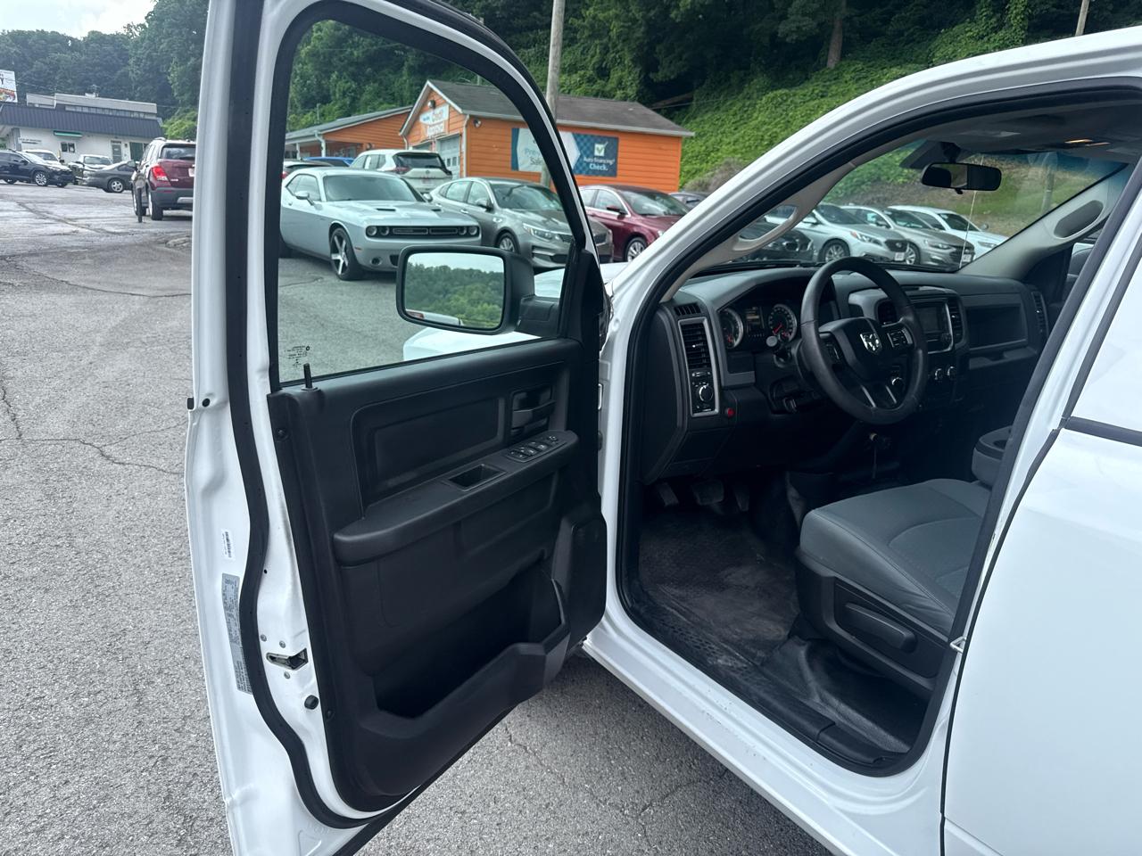 RAM 1500 Classic Tradesman Crew Cab SWB 4WD 2020