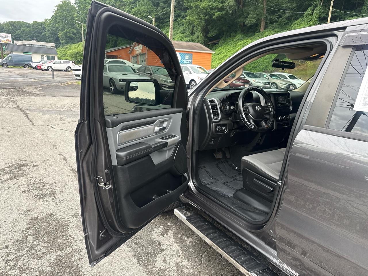 RAM 1500 Big Horn Crew Cab SWB 4WD 2019