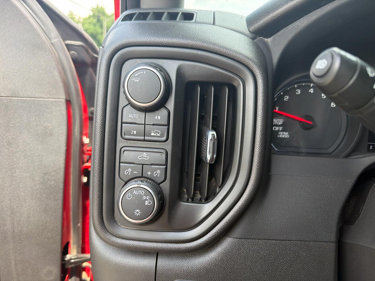 Chevrolet Silverado 1500 Custom Crew Cab 4WD 2022