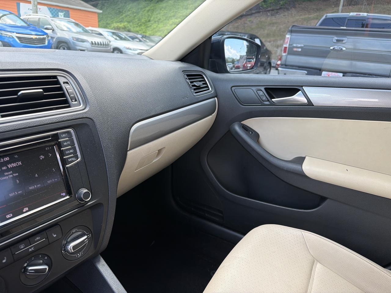 Volkswagen Jetta 1.4T SE 6A 2017