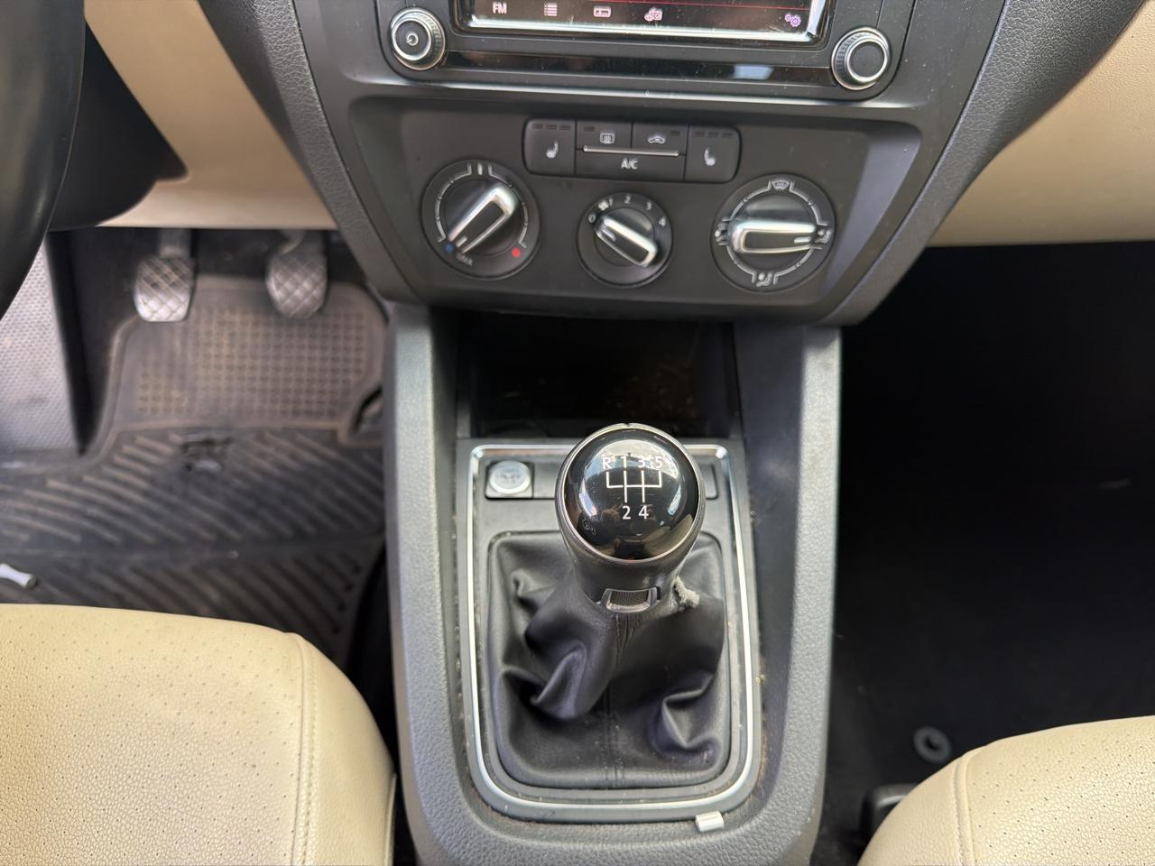 Volkswagen Jetta 1.4T SE 6A 2017