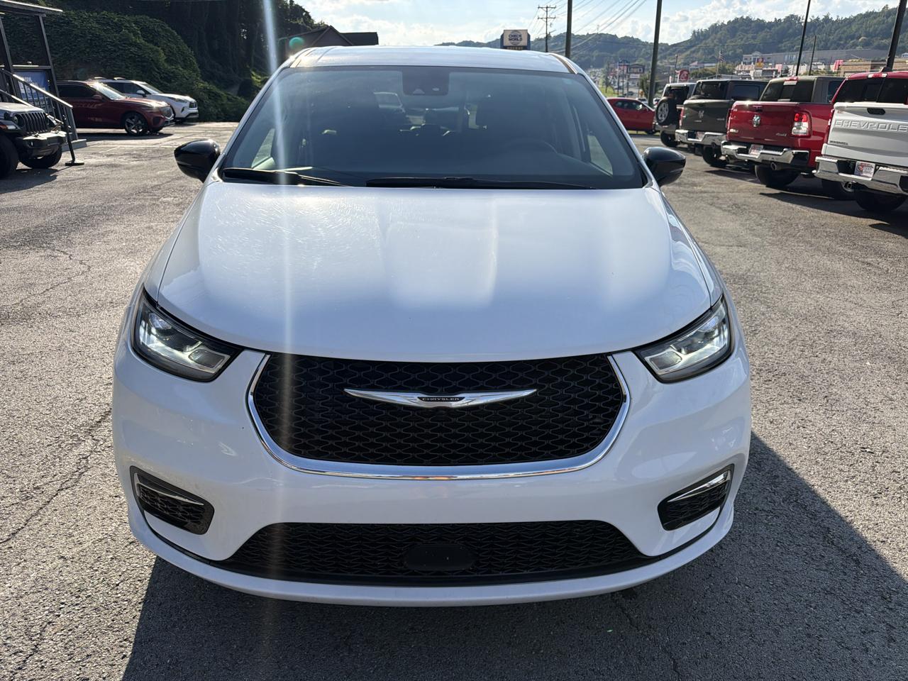 Chrysler Pacifica Touring L 2024