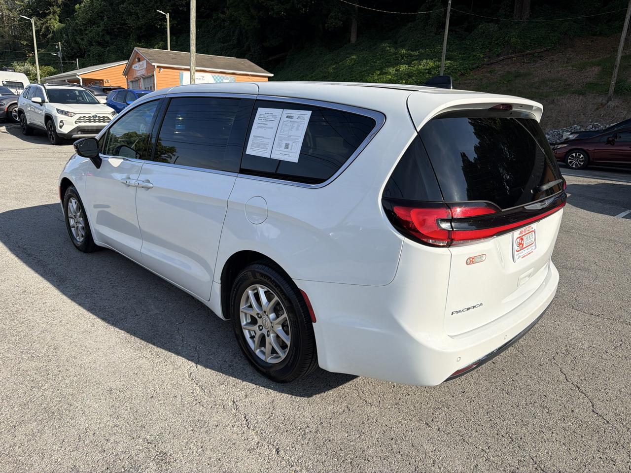 Chrysler Pacifica Touring L 2024