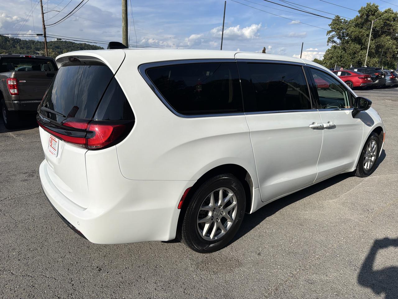 Chrysler Pacifica Touring L 2024