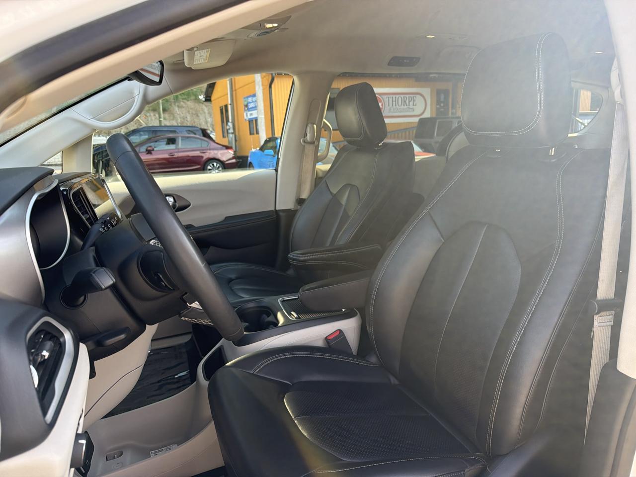 Chrysler Pacifica Touring L 2024