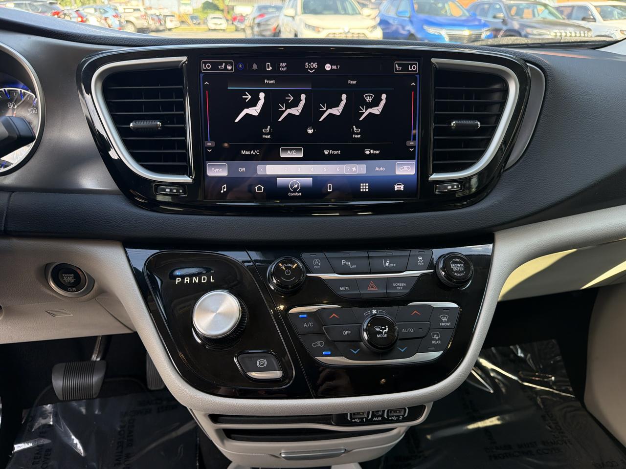 Chrysler Pacifica Touring L 2024
