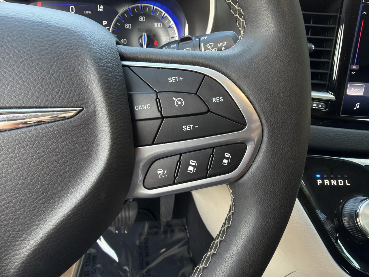 Chrysler Pacifica Touring L 2024
