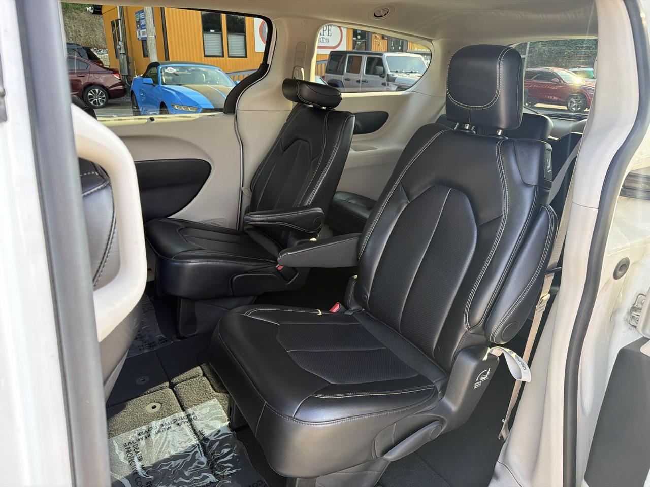 Chrysler Pacifica Touring L 2024