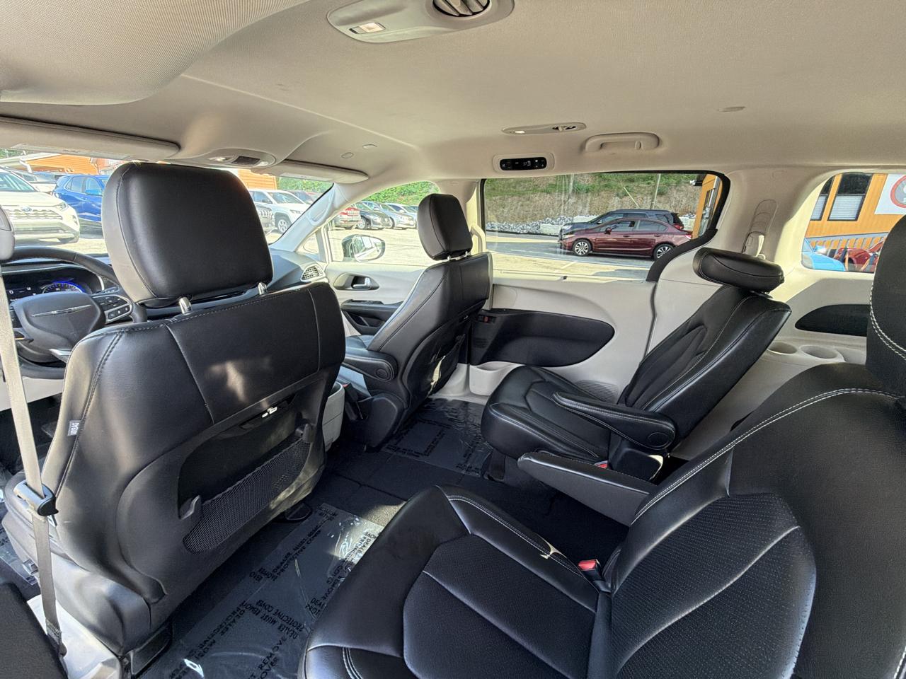 Chrysler Pacifica Touring L 2024