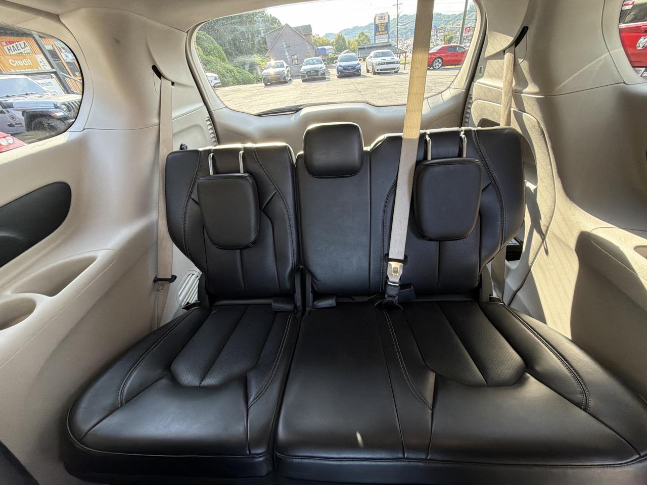Chrysler Pacifica Touring L 2024