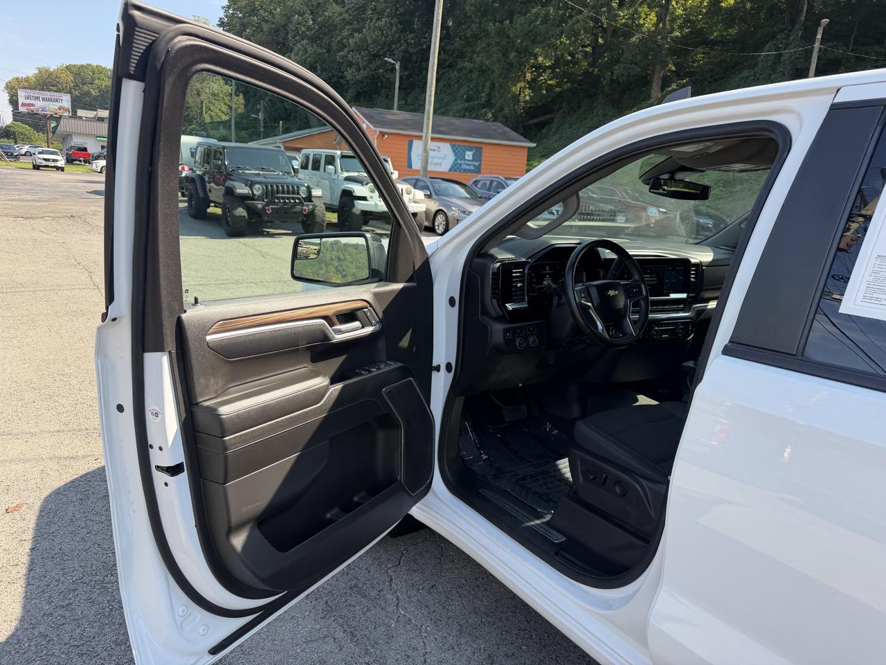 Chevrolet Silverado 1500 LT Crew Cab 4WD 2025