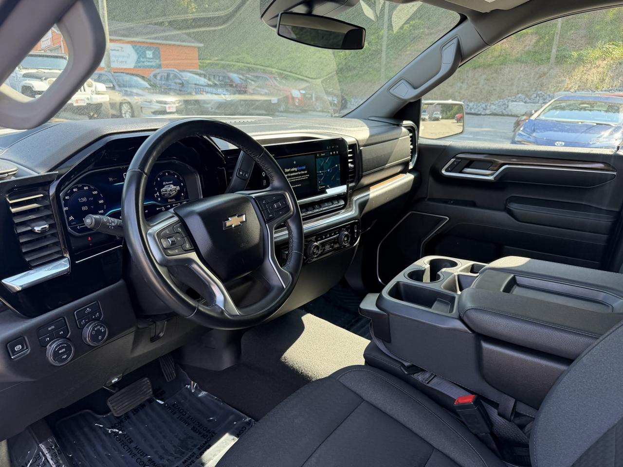 Chevrolet Silverado 1500 LT Crew Cab 4WD 2025