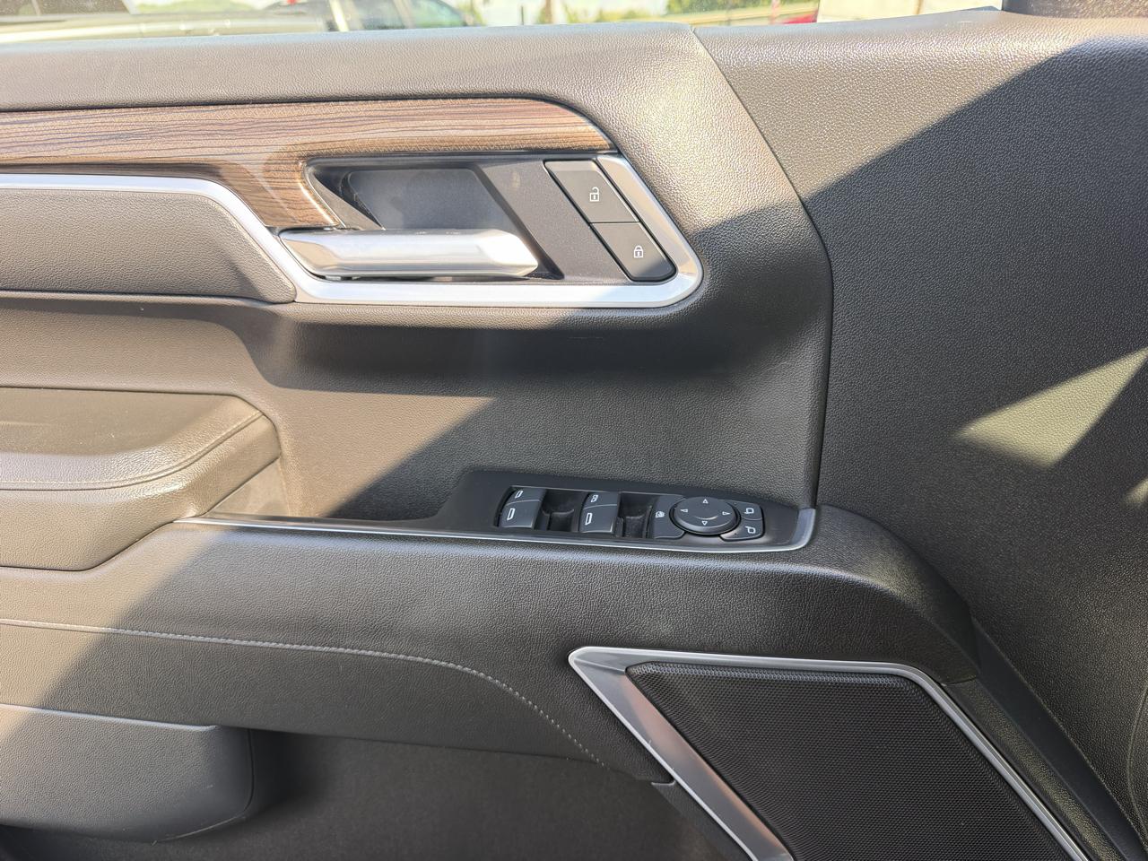 Chevrolet Silverado 1500 LT Crew Cab 4WD 2025