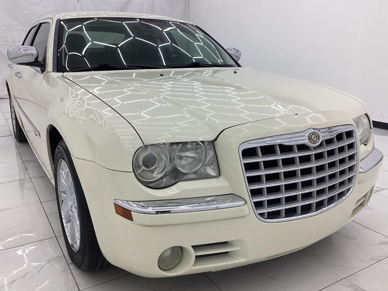 Chrysler 300 4dr Sdn 300C Hemi RWD 2009