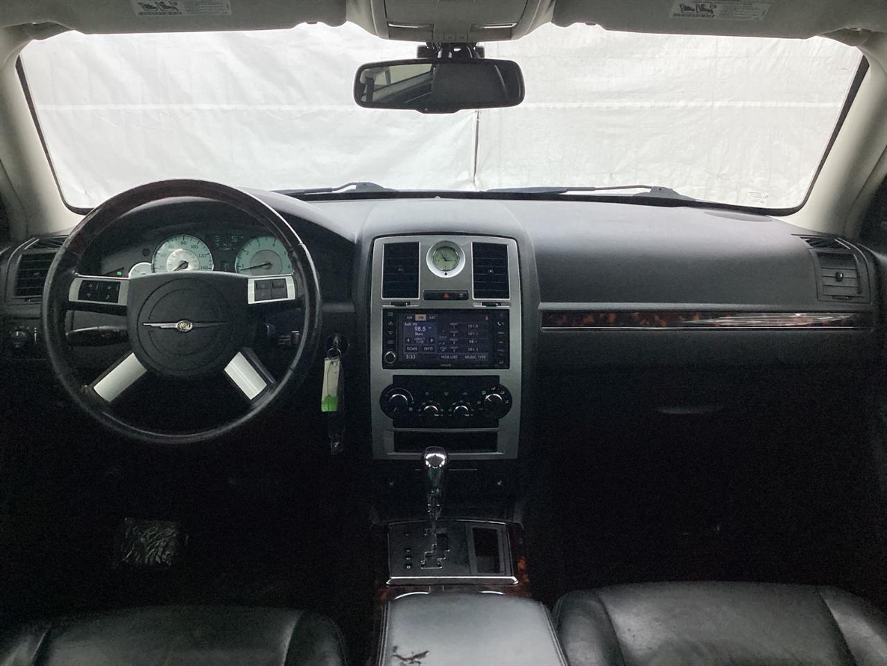 Chrysler 300 4dr Sdn 300C Hemi RWD 2009