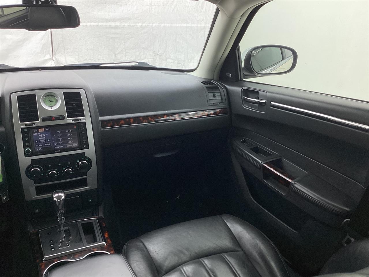 Chrysler 300 4dr Sdn 300C Hemi RWD 2009