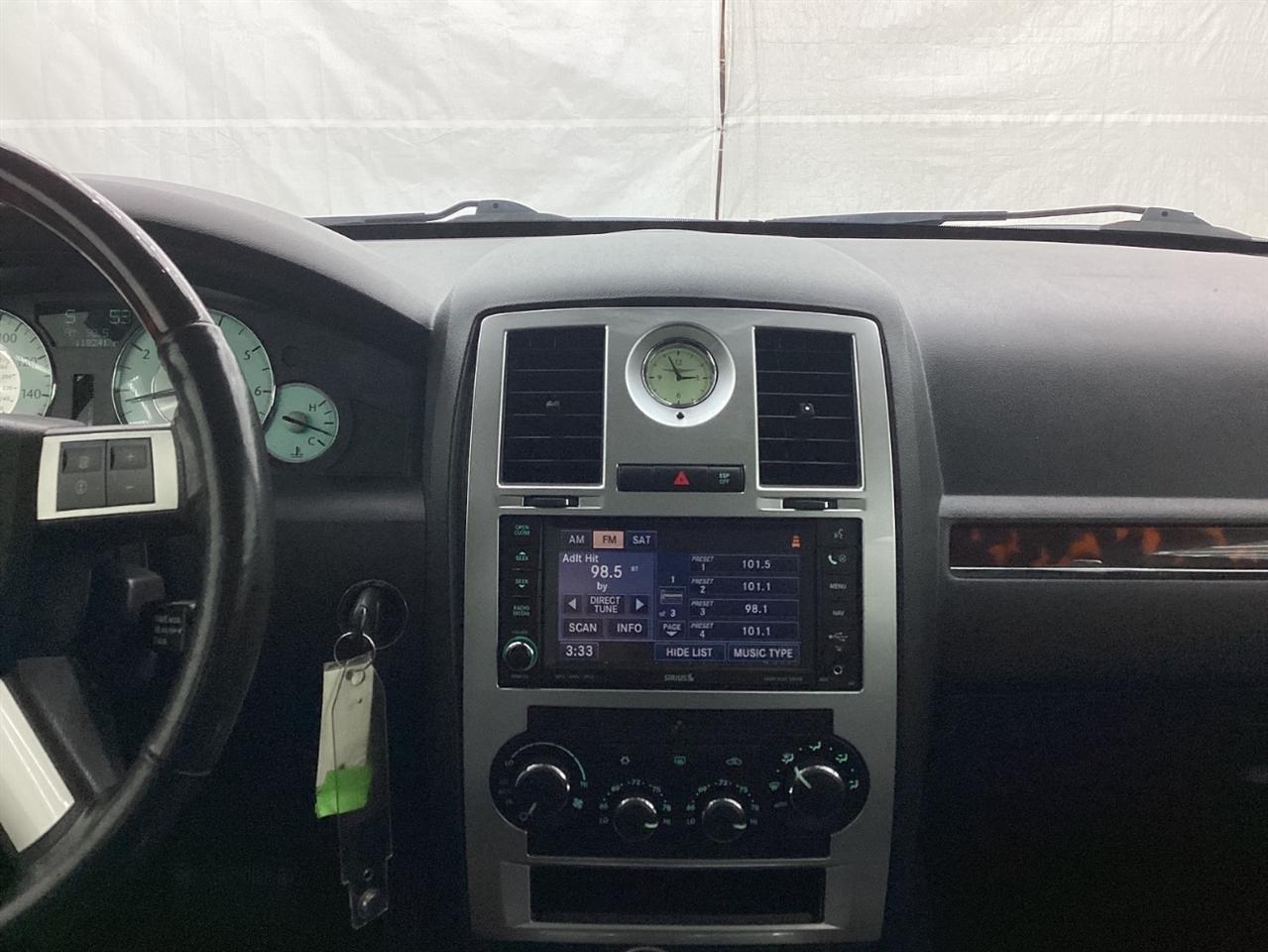 Chrysler 300 4dr Sdn 300C Hemi RWD 2009