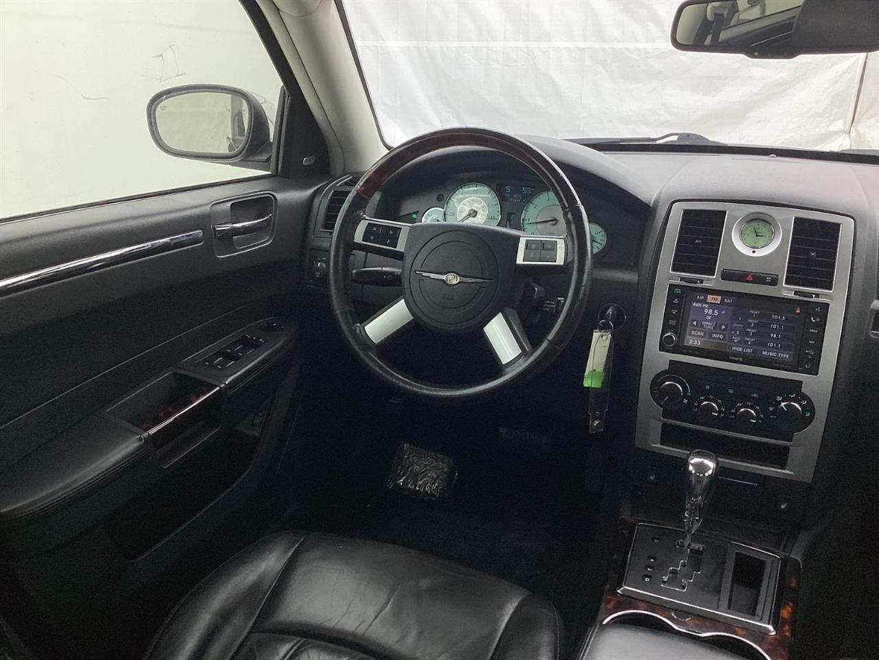 Chrysler 300 4dr Sdn 300C Hemi RWD 2009