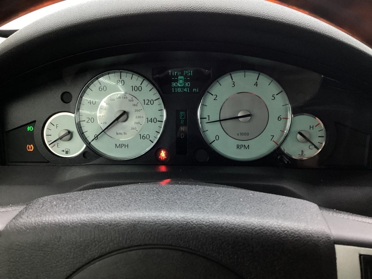 Chrysler 300 4dr Sdn 300C Hemi RWD 2009