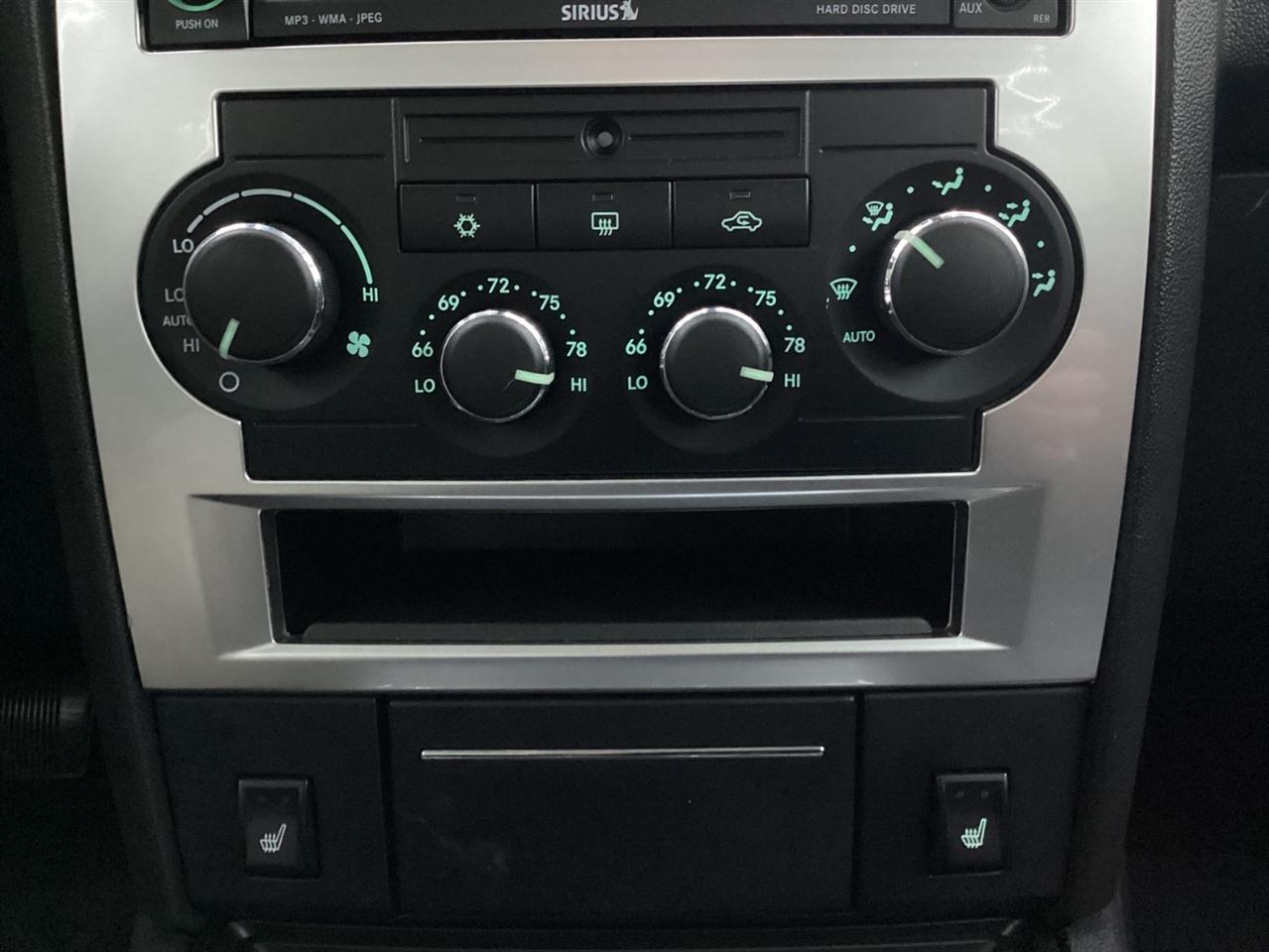 Chrysler 300 4dr Sdn 300C Hemi RWD 2009