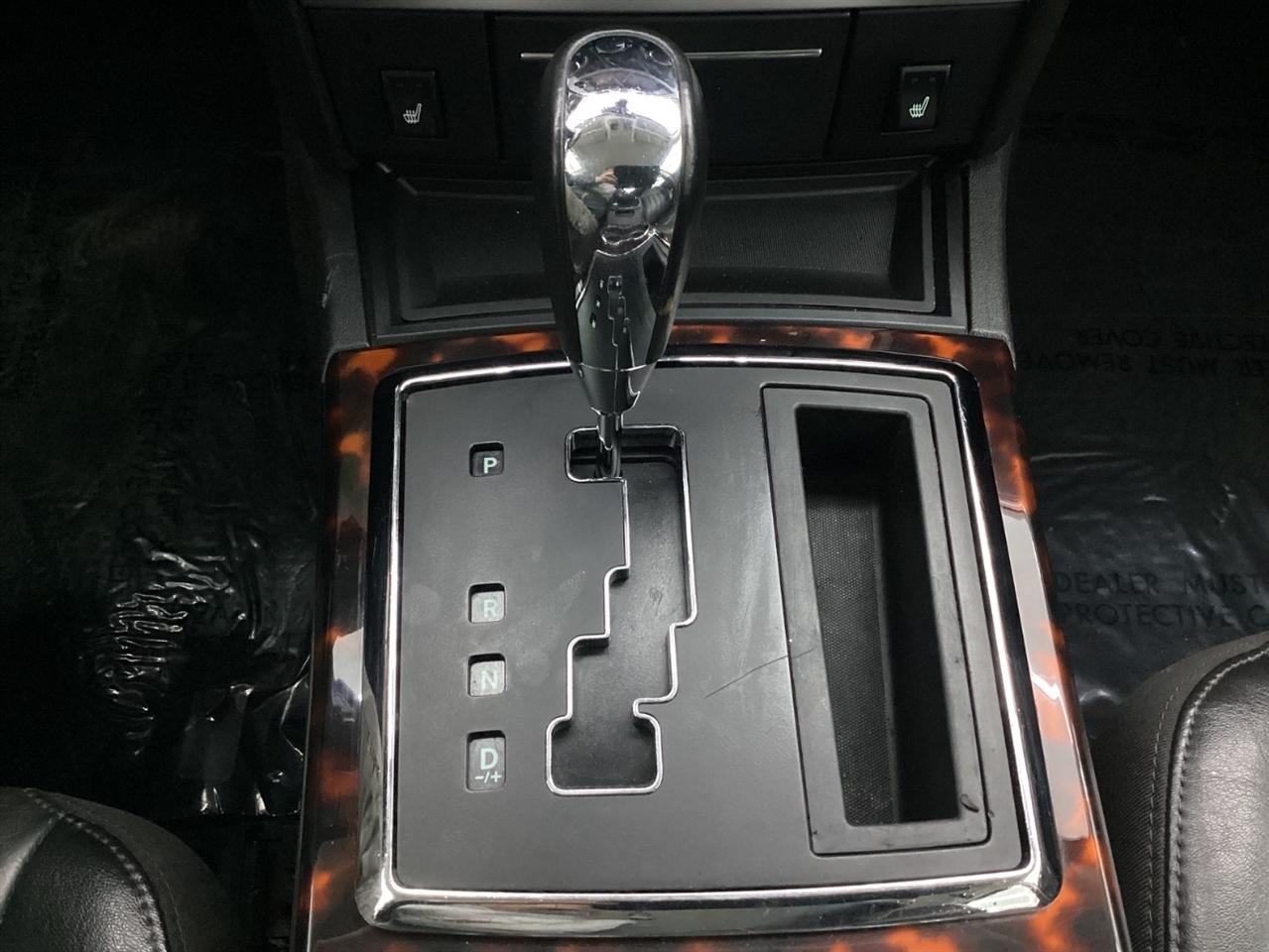 Chrysler 300 4dr Sdn 300C Hemi RWD 2009