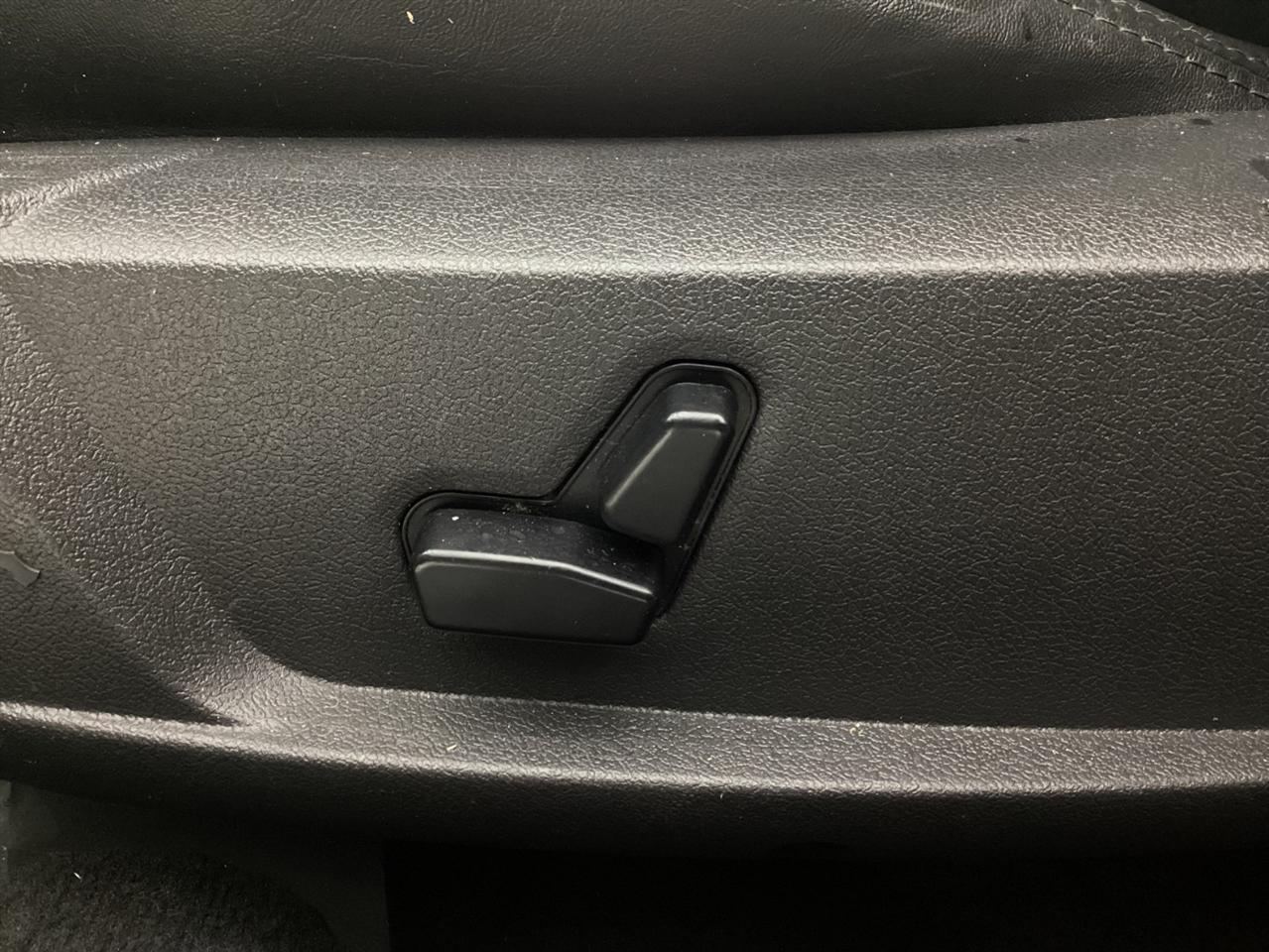 Chrysler 300 4dr Sdn 300C Hemi RWD 2009