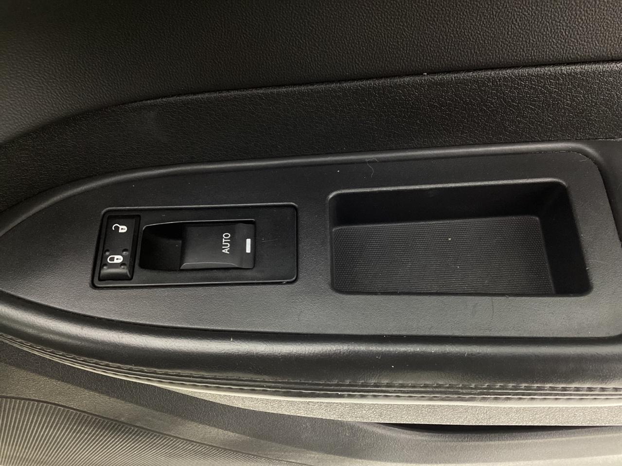 Chrysler 300 4dr Sdn 300C Hemi RWD 2009