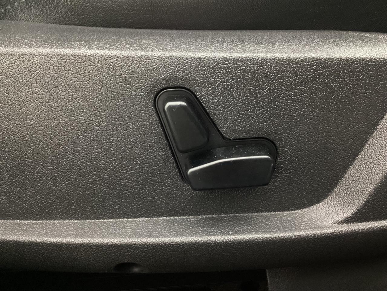 Chrysler 300 4dr Sdn 300C Hemi RWD 2009