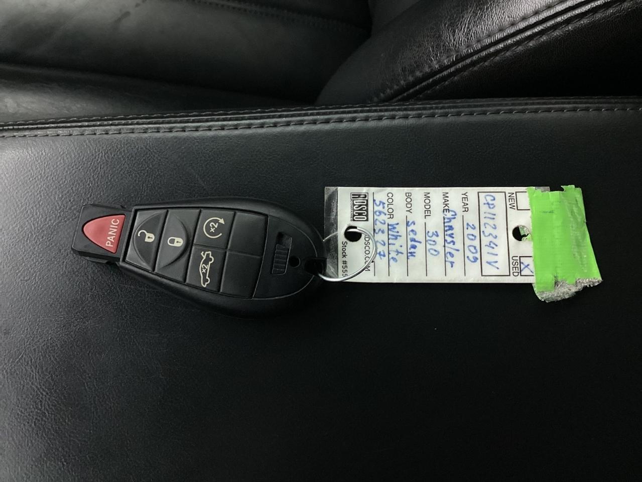 Chrysler 300 4dr Sdn 300C Hemi RWD 2009