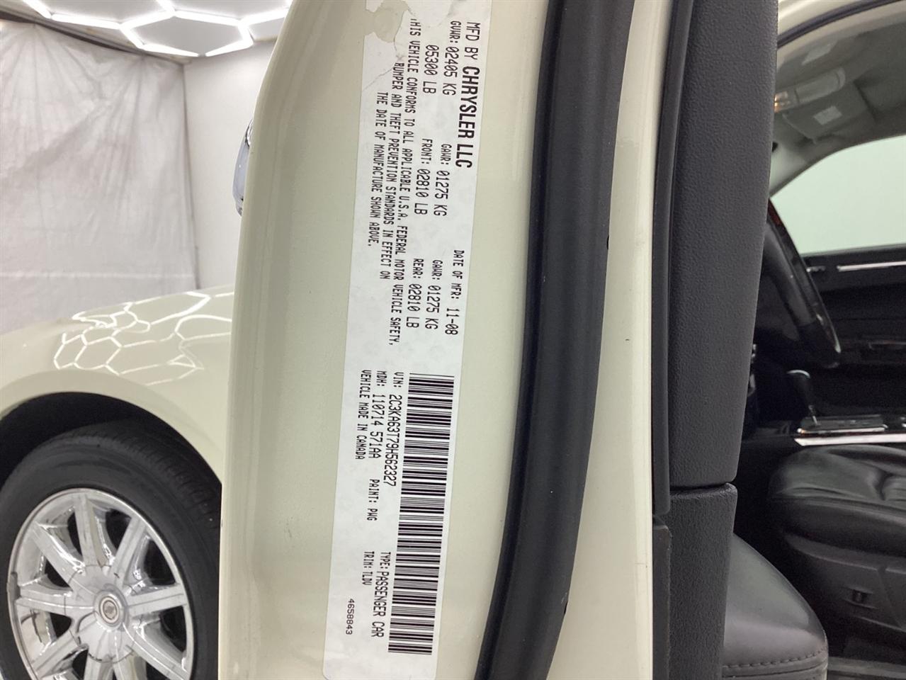 Chrysler 300 4dr Sdn 300C Hemi RWD 2009