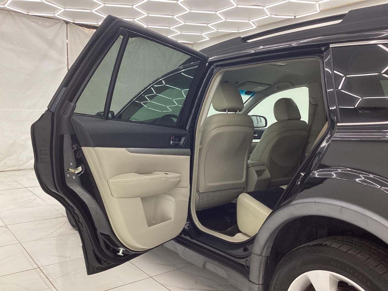 Subaru Outback 4dr Wgn H4 Auto 2.5i Premium 2013