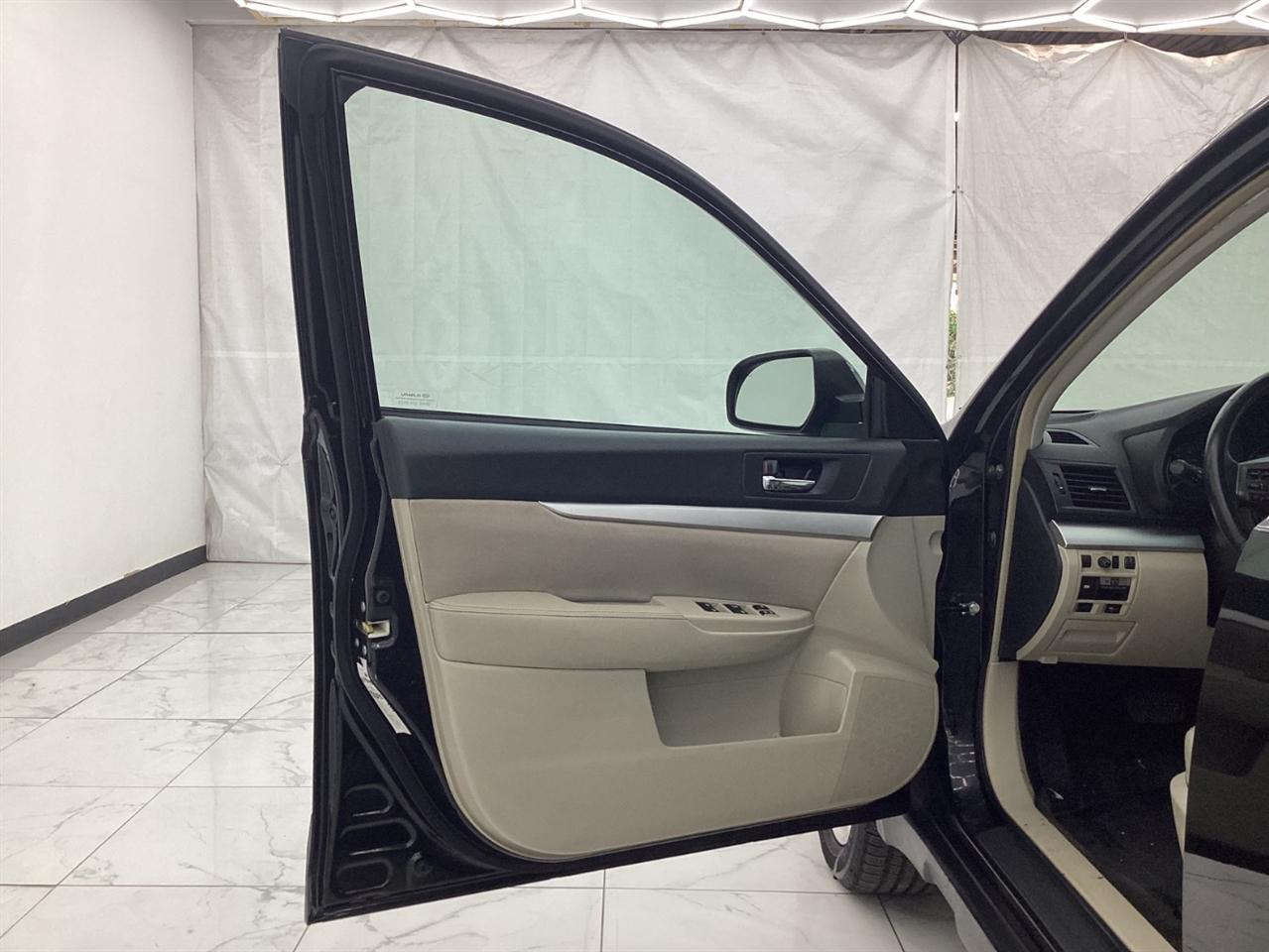 Subaru Outback 4dr Wgn H4 Auto 2.5i Premium 2013
