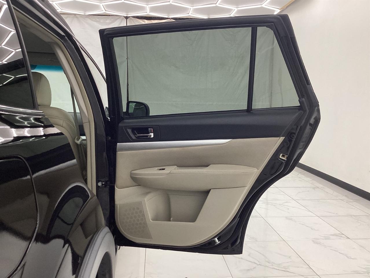 Subaru Outback 4dr Wgn H4 Auto 2.5i Premium 2013
