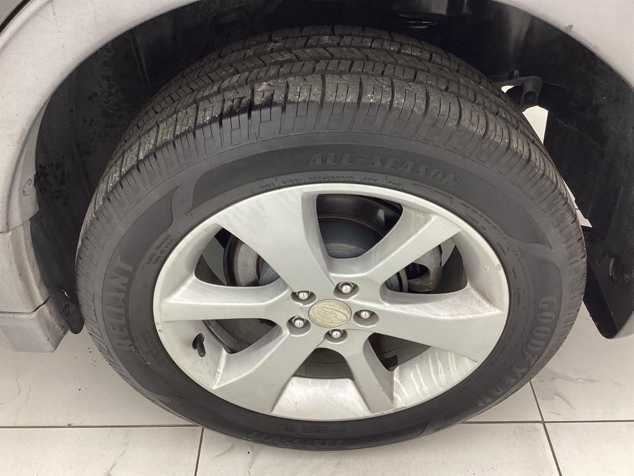 Subaru Outback 4dr Wgn H4 Auto 2.5i Premium 2013