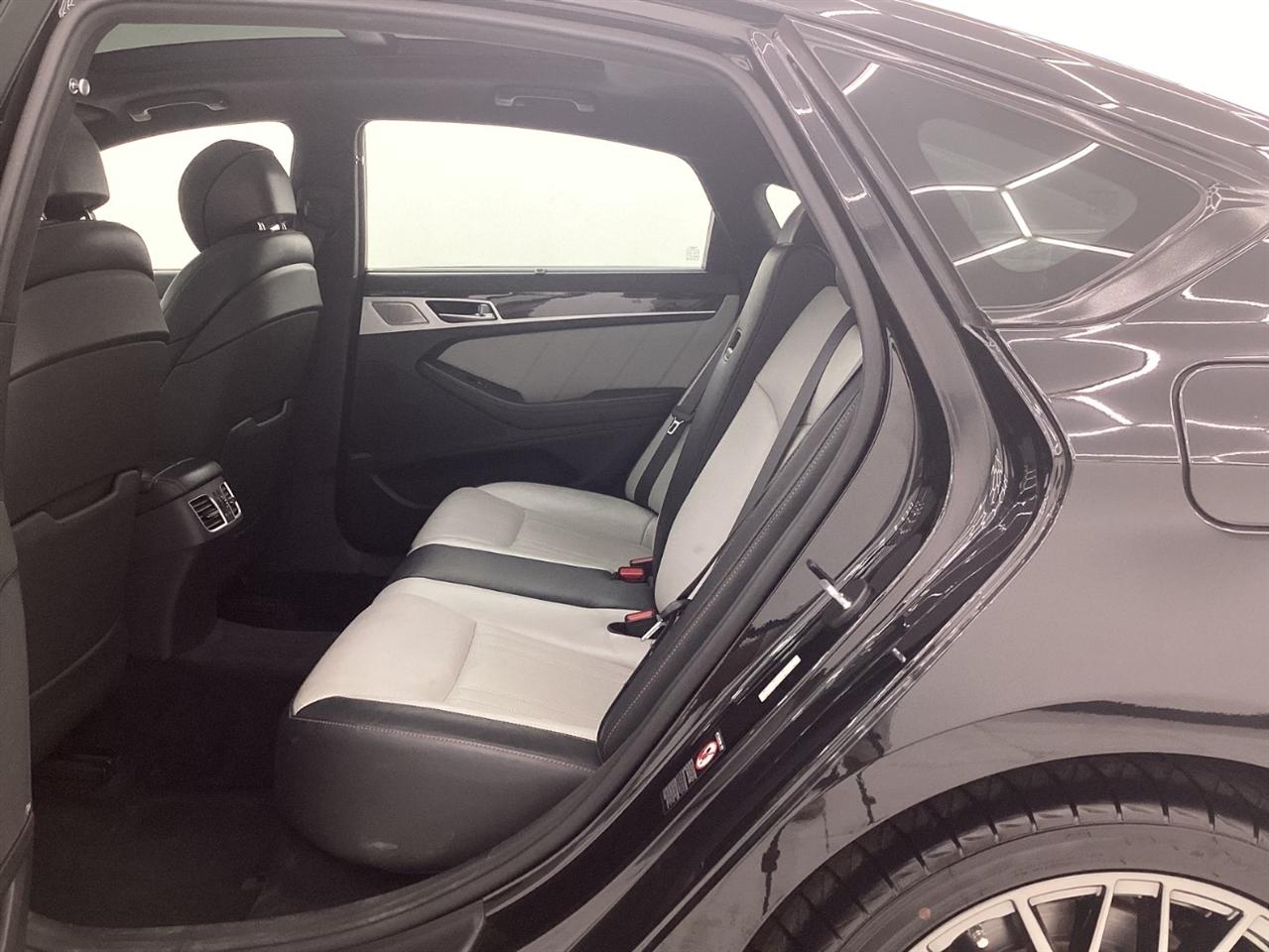 Genesis G80 3.3T Sport RWD 2018