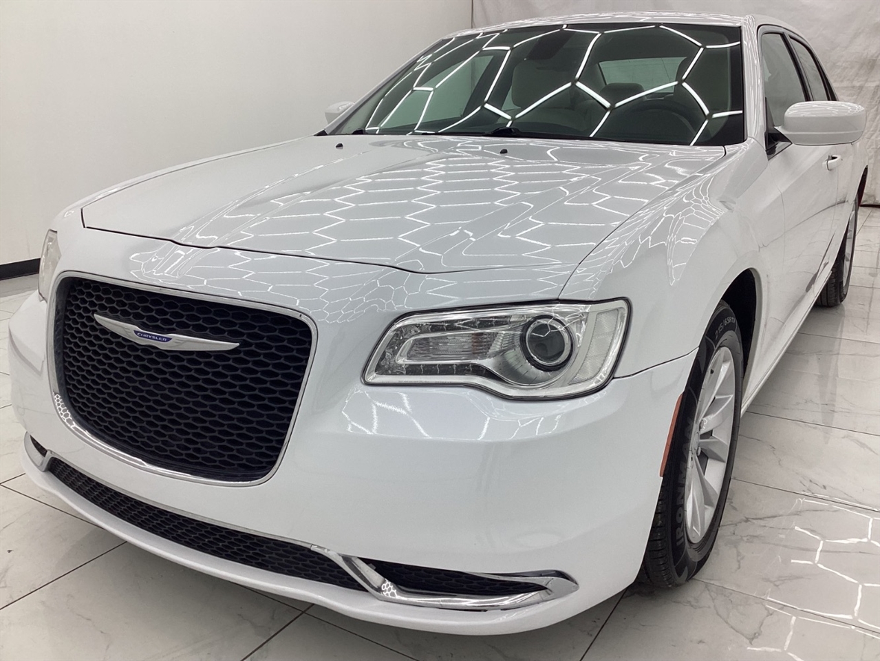 2021 Chrysler 300 Touring RWD