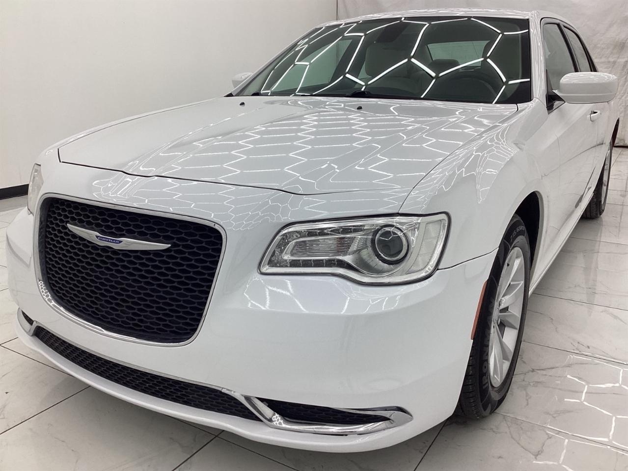 Chrysler 300 Touring RWD 2021