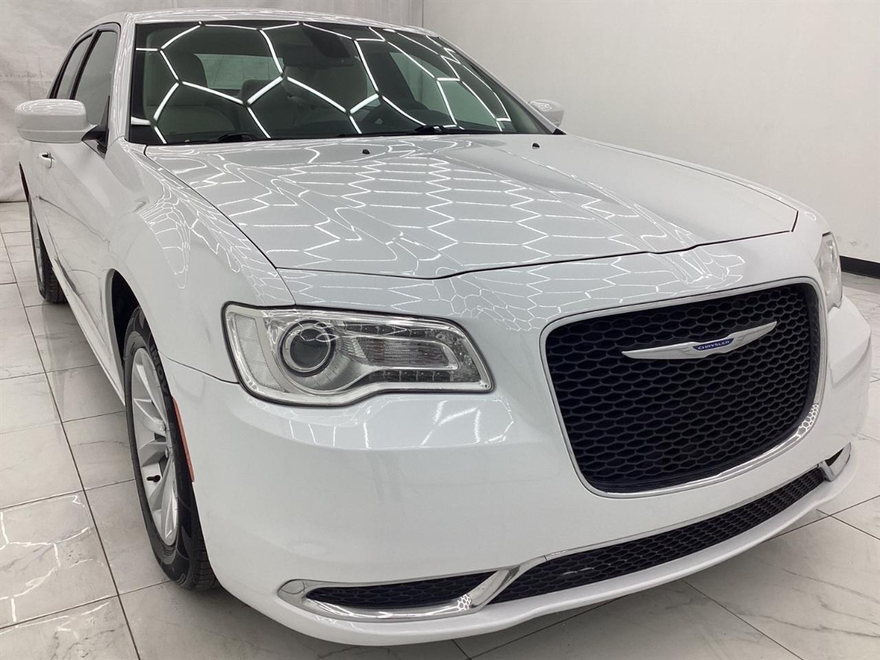 Chrysler 300 Touring RWD 2021