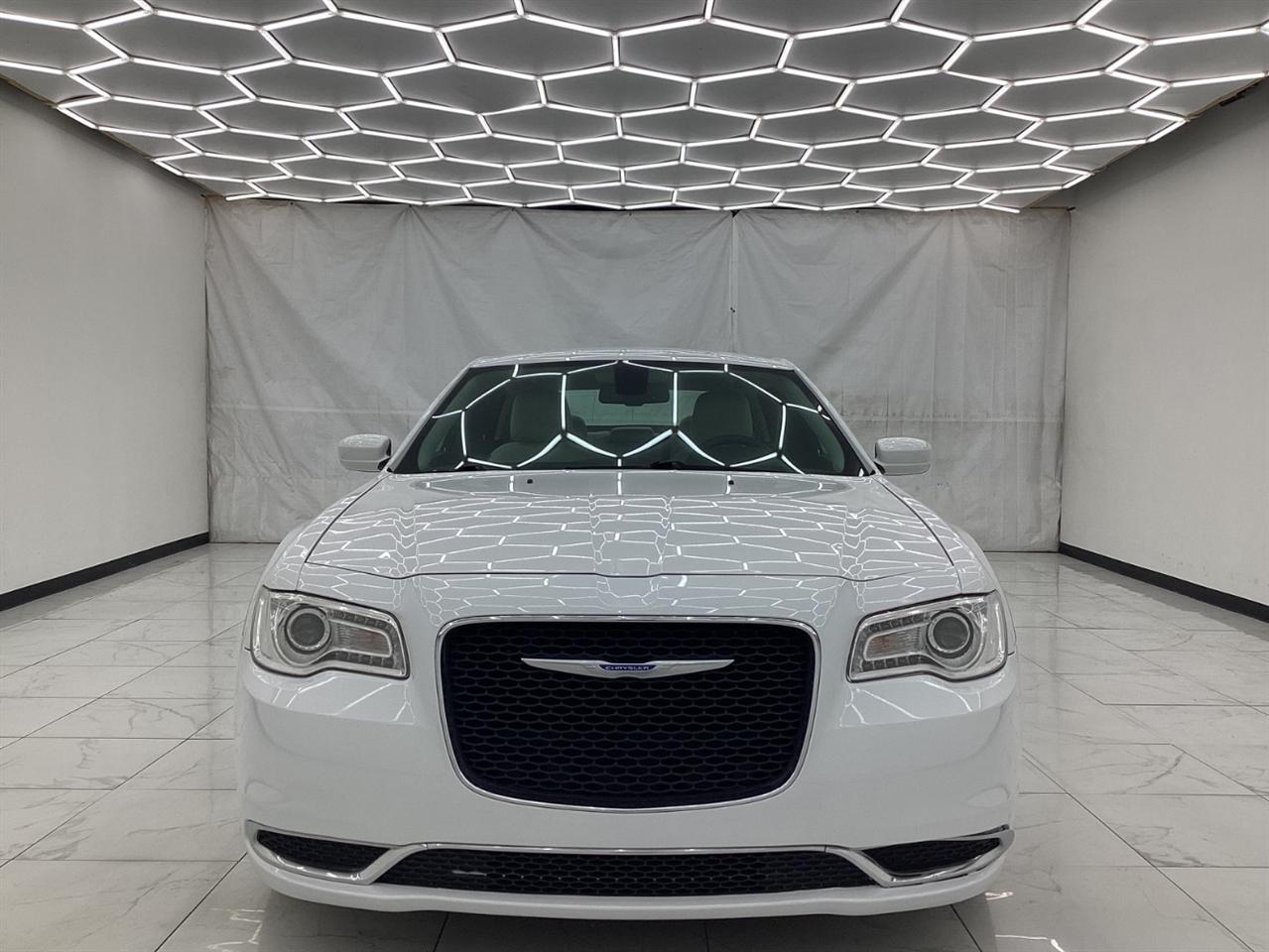 Chrysler 300 Touring RWD 2021