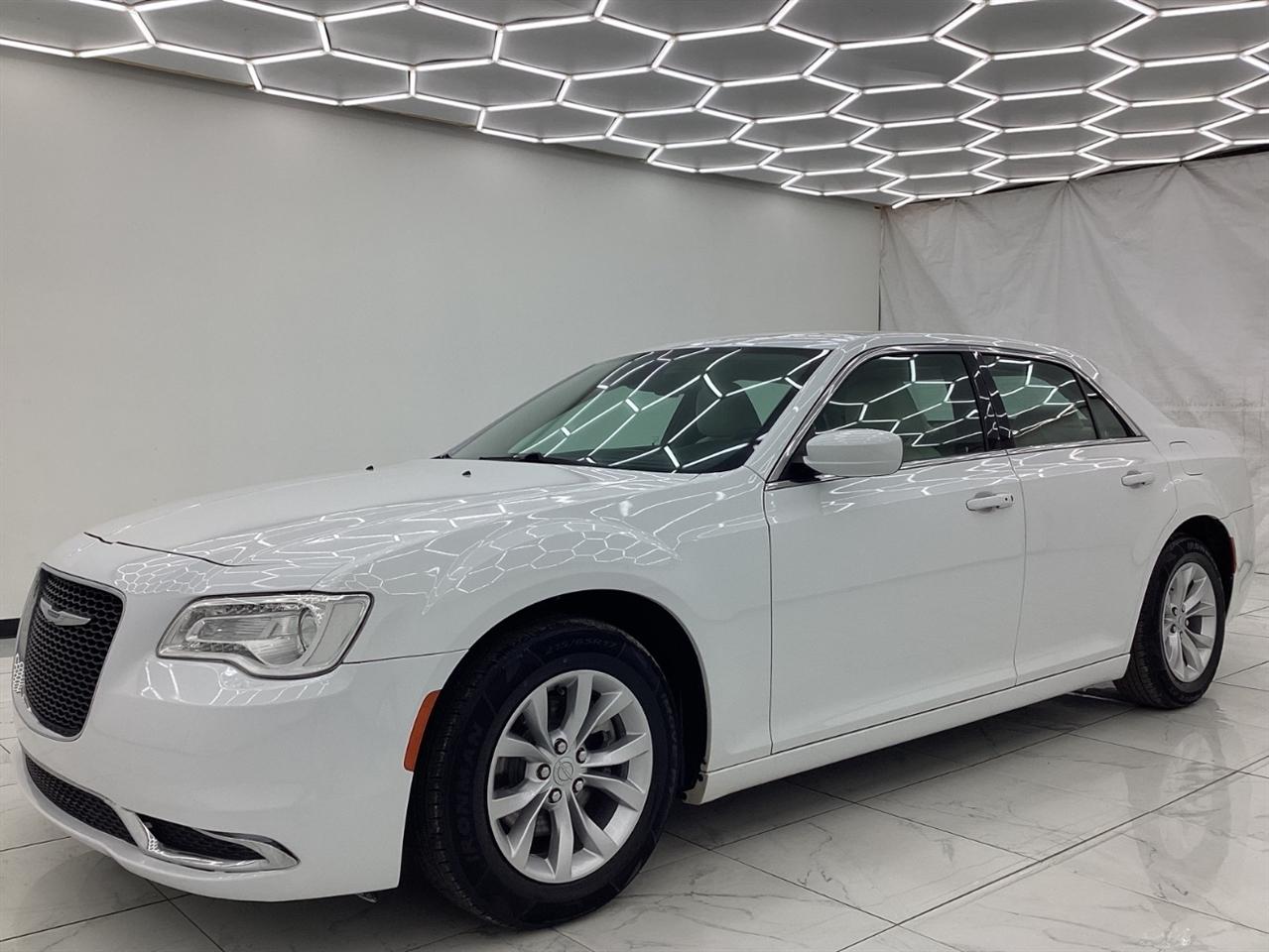 Chrysler 300 Touring RWD 2021