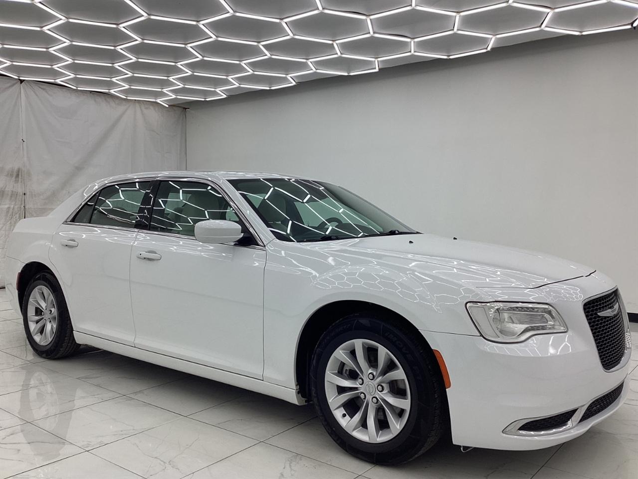 Chrysler 300 Touring RWD 2021