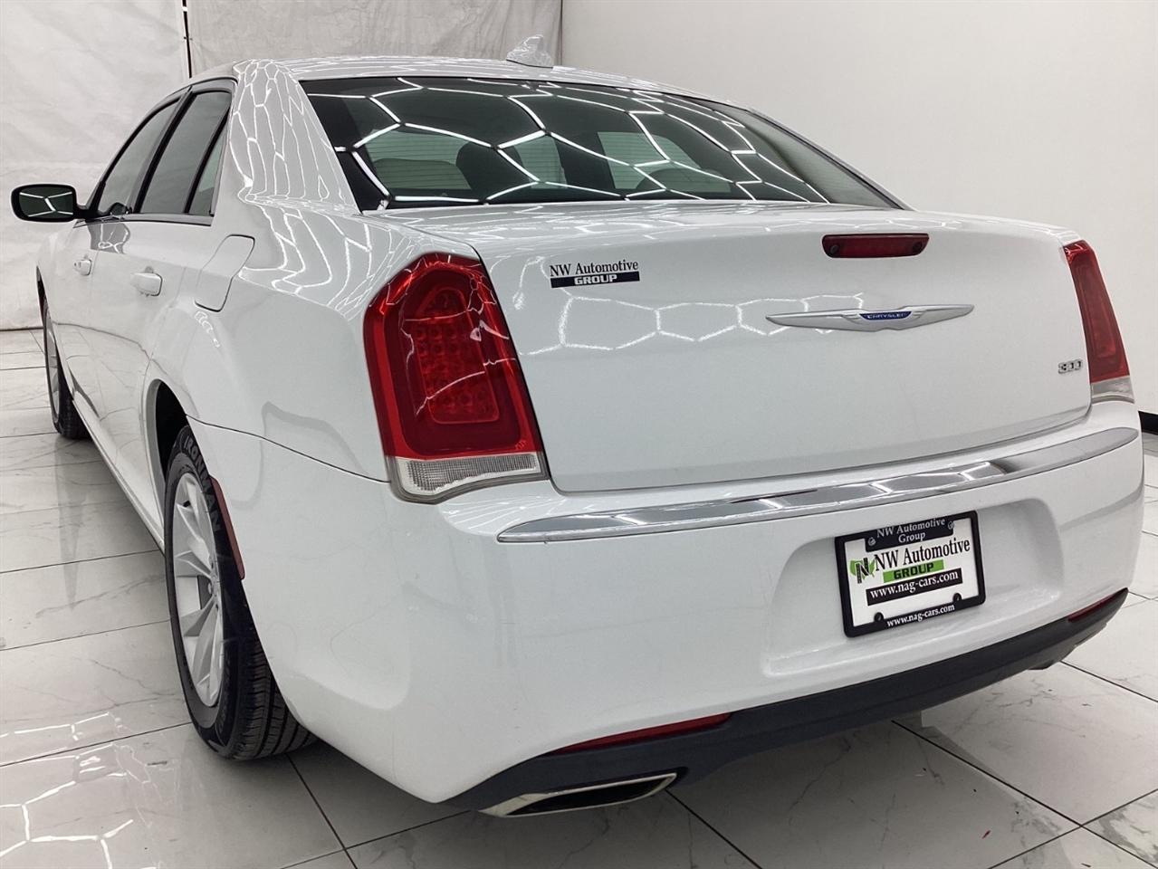 Chrysler 300 Touring RWD 2021