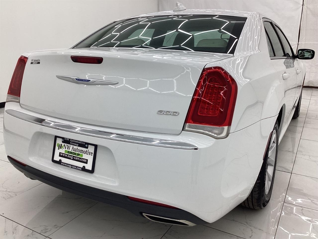 Chrysler 300 Touring RWD 2021