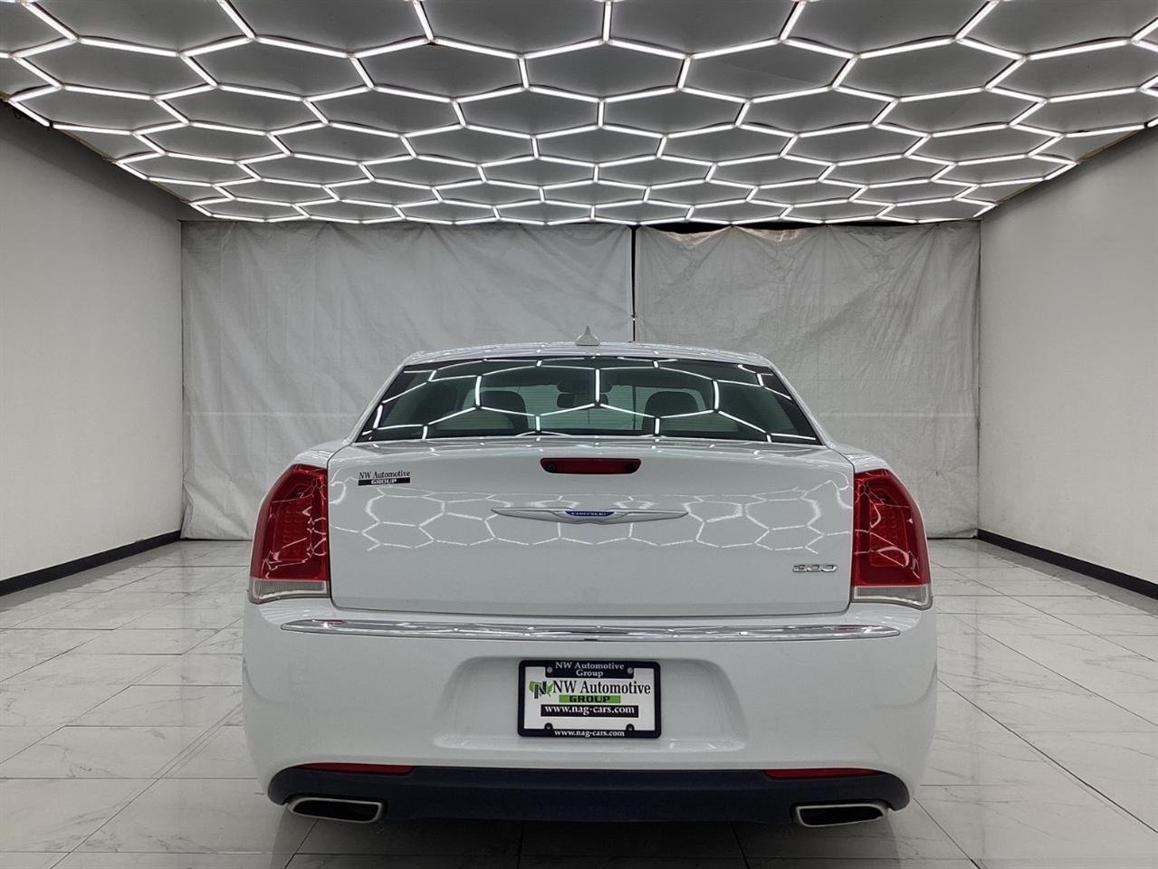 Chrysler 300 Touring RWD 2021